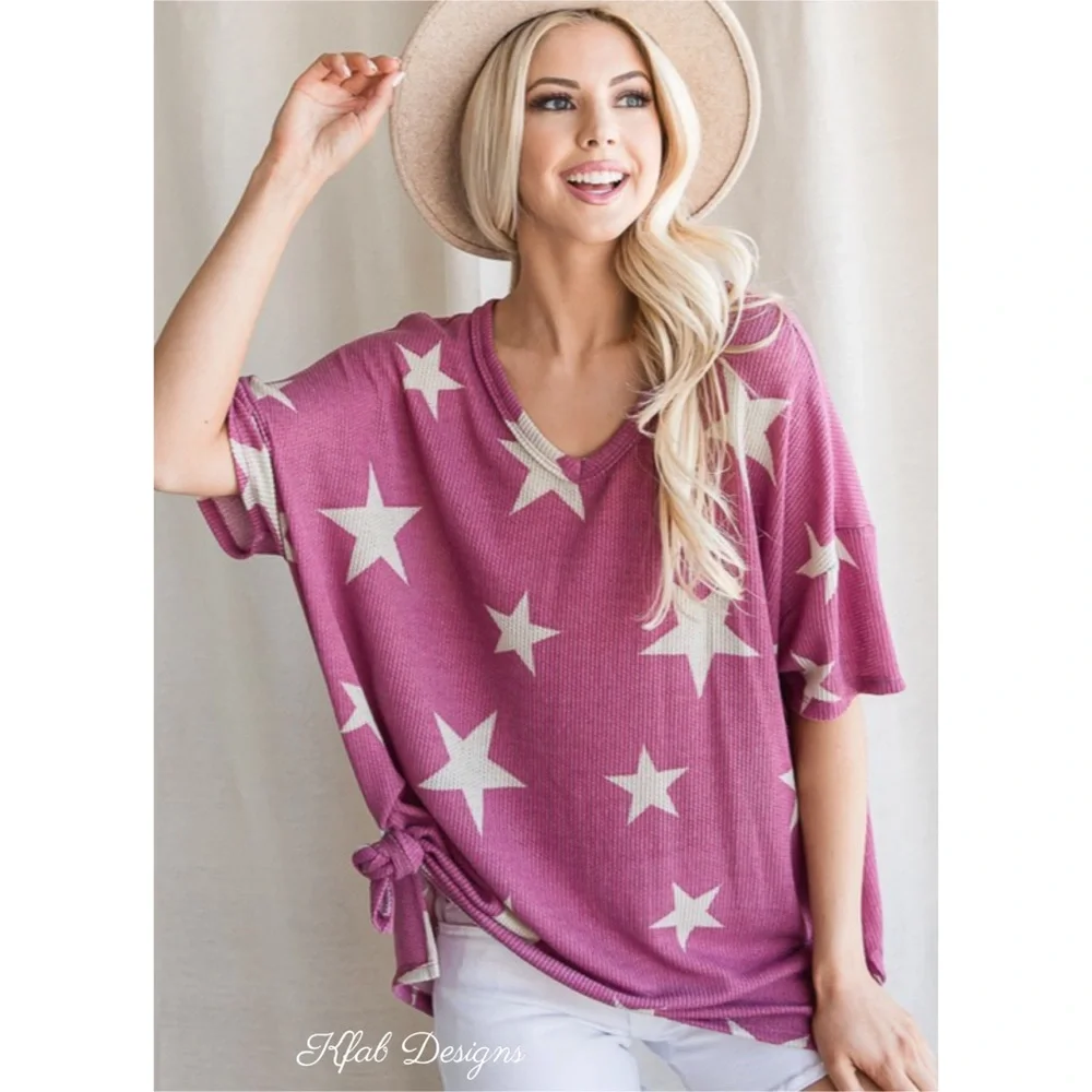 ❤️LAST 1! V Neck Magenta Star ⭐️ Print Oversized Top with Side Slits! - Picture 6 of 9